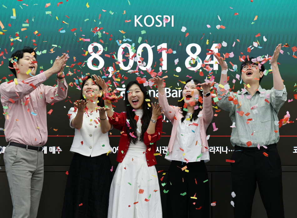 15일 서울 중구 하나은행 딜링룸 전경. 연합뉴스