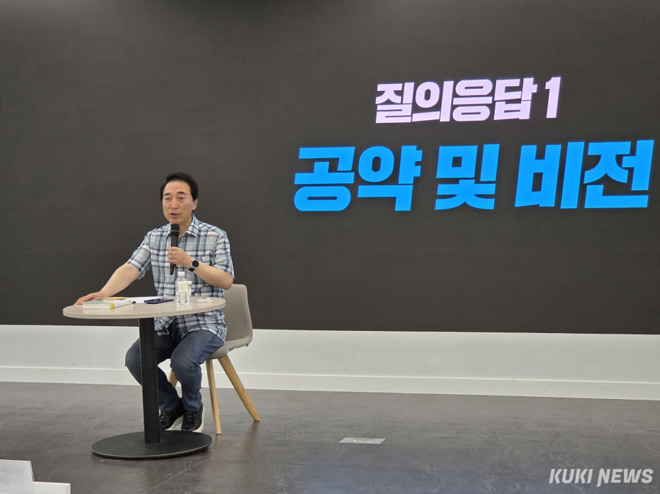 박수현 더불어민주당 충남도지사 후보는 14일 단국대학교 천안캠퍼스 인문과학관에서 ‘언론이 묻고 도민에게 답하다’를 주제로 미디어데이를 갖고 언론인과 2시간 가까이 대화하며 소통했다. 사진=홍석원 기자