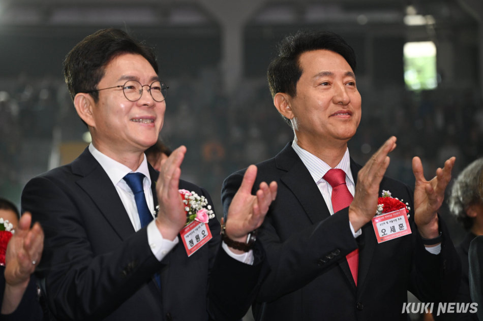 정원오 더불어민주당 서울시장 후보와 오세훈 국민의힘 서울시장 후보가 지난 6일 서울 중구 장충동 장충체육관에서 열린 대한노인회 서울시연합회 제54회 어버이날 기념행사에 참석했다. 임은재 기자