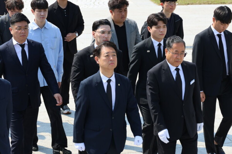 14일 김영호 국회 교육위원장이 5.18 민주묘역을 찾았다. 오늘부터 이틀간 호남에서 독서도시 문화 확산을 위한 일정을 소화할 계획이다. /김영호 국회의원실