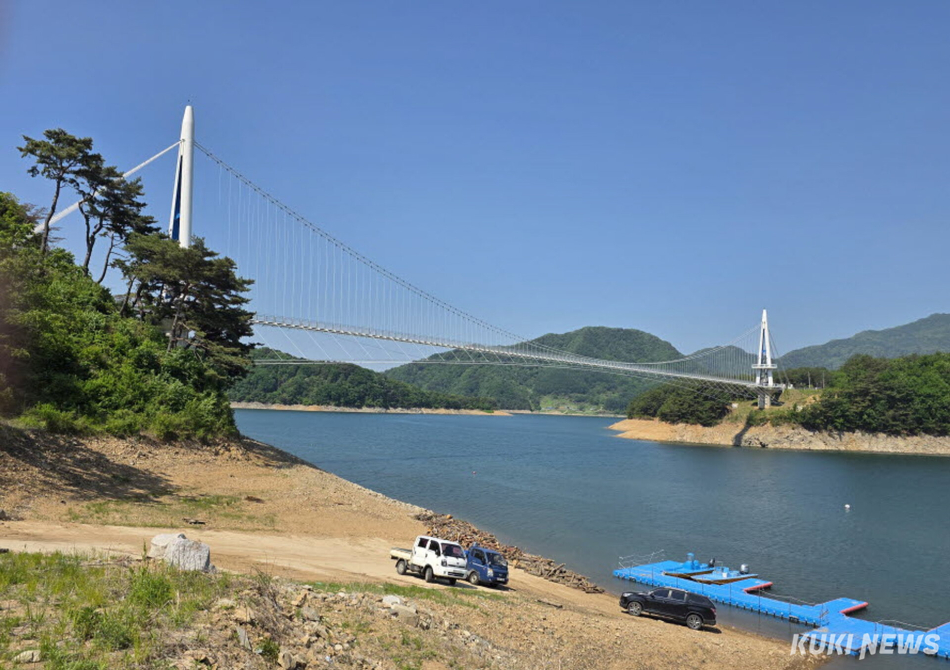 130억 들인 파로호 출렁다리 4년도 안돼 출입이 통제되고 있어 주민들이 큰 불편을 겪고 있다.