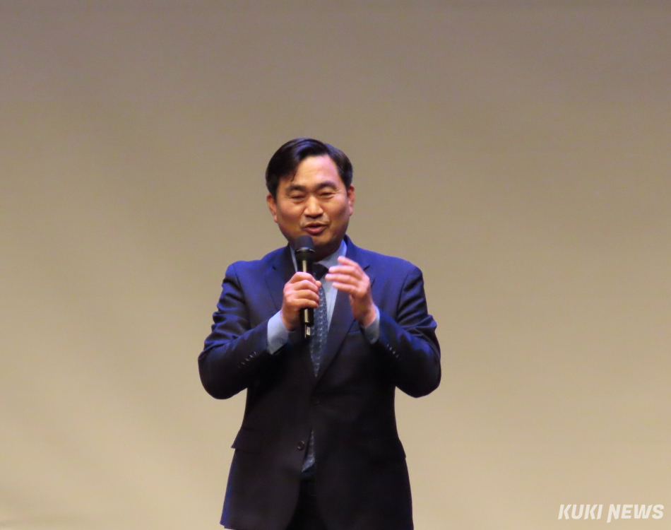 더불어민주당 우상호 강원도지사 후보가 15일 강릉 단오제전수교육관에서 국회의장 후보로 선출된 조정식 국회의원 등 500여명이 참석한 가운데 ‘선거대책위원회 출범식’을 갖고, 본격적인 선거전에 돌입했다. 민주당 소속 국회의원들 모습. 김도균 민주당 강원도당위원장 모습. 전인수 기자