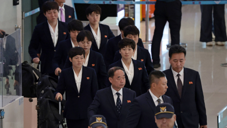 8년 만에 한국땅 밟은 北 선수단 ‘내고향’…환영 인사에 ‘침묵’