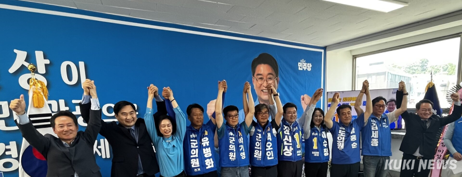 6·3 지방선거 더불어민주당 장신상 횡성군수 캠프 개소식에 광역·기초의회 후보자들도 전원 참석 ‘원팀’을 다짐했다. . 윤수용 기자
