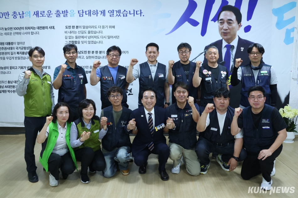 박수현 충남도지사 후보는 18일 자신의 천안 선거사무소에서 노동계 등을 만나 주요 현안을 청취하고 정책협약을 체결했다.