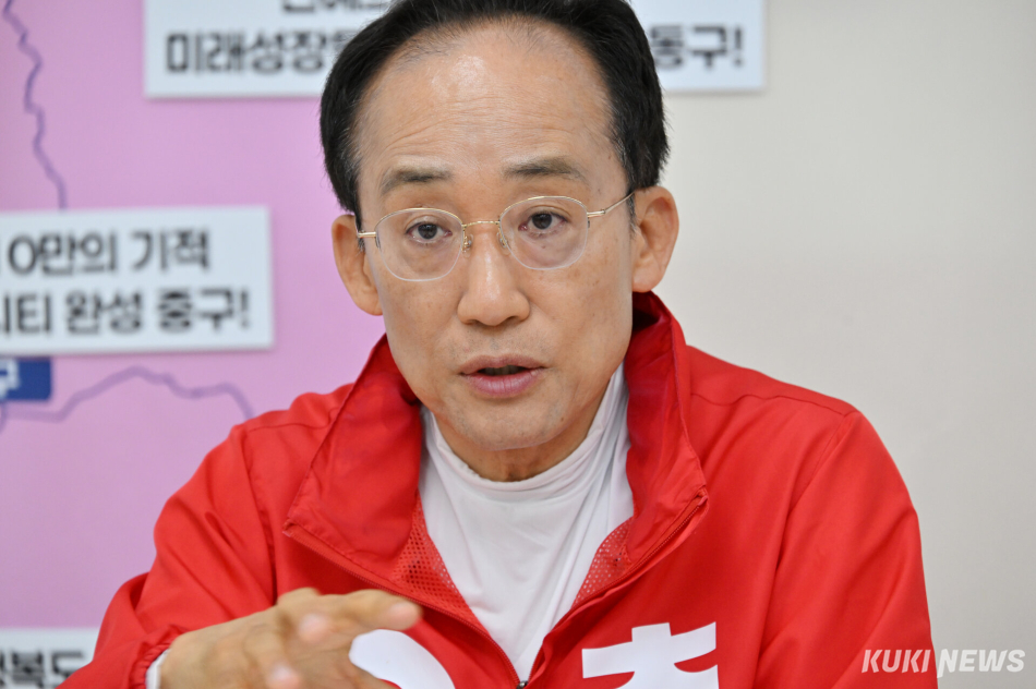 추경호 국민의힘 대구시장 후보가 18일 대구 수성구 선거사무소에서 쿠키뉴스와 인터뷰하고 있다. 박효상 기자