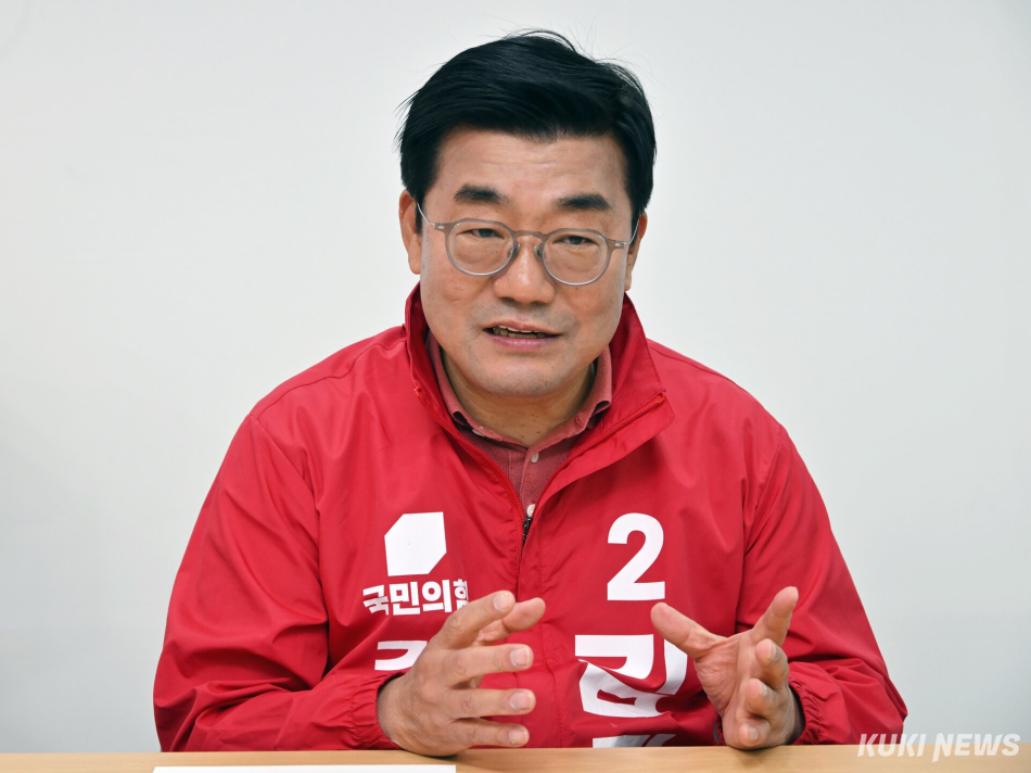 김진선 국민의힘 강서구청장 후보가 지난 15일 서울 강서구 캠프 사무실에서 쿠키뉴스와 인터뷰하고 있다. 박효상 기자