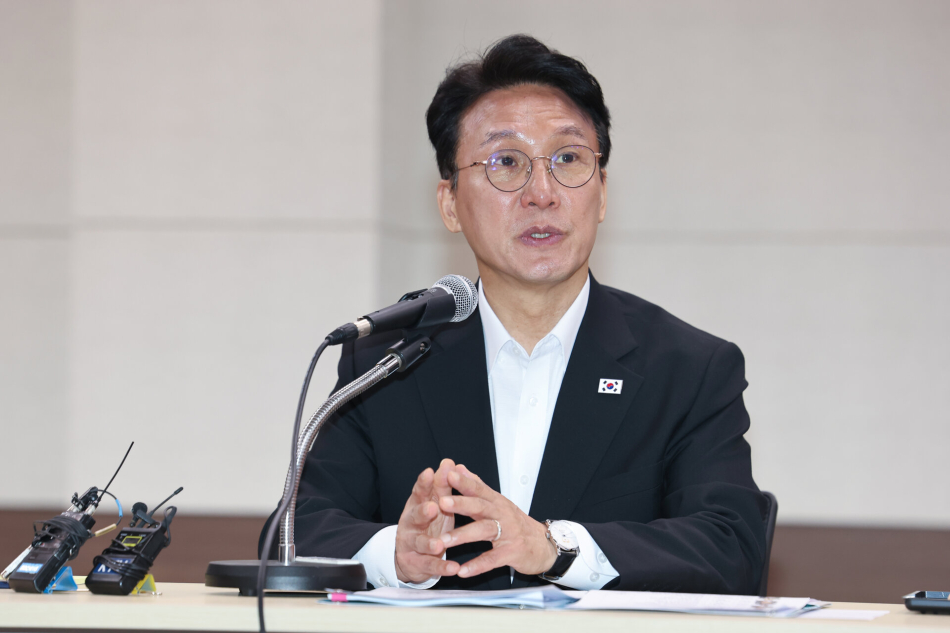 김민석 국무총리가 19일 전북 군산 새만금개발청에서 열린 새만금 전북 대혁신 TF 3차회의에서 모두발언을하고 있다. 연합뉴스