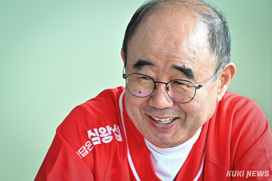 심왕섭 국민의힘 계양을 국회의원 보궐선거 후보가 19일 인천 계양구에 위치한 선거사무소에서 쿠키뉴스와 인터뷰하고 있다. 남동균 기자