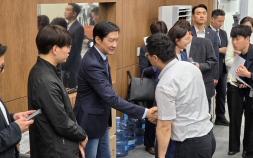 조국 “민주개혁 진영에 ‘평택을 공동공약’ 제안…단일화 논의는 없어” [쿡 정치포토]