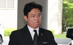 삼성전자 노사, 다시 마주 앉았다…노동장관 직접 조정 나서