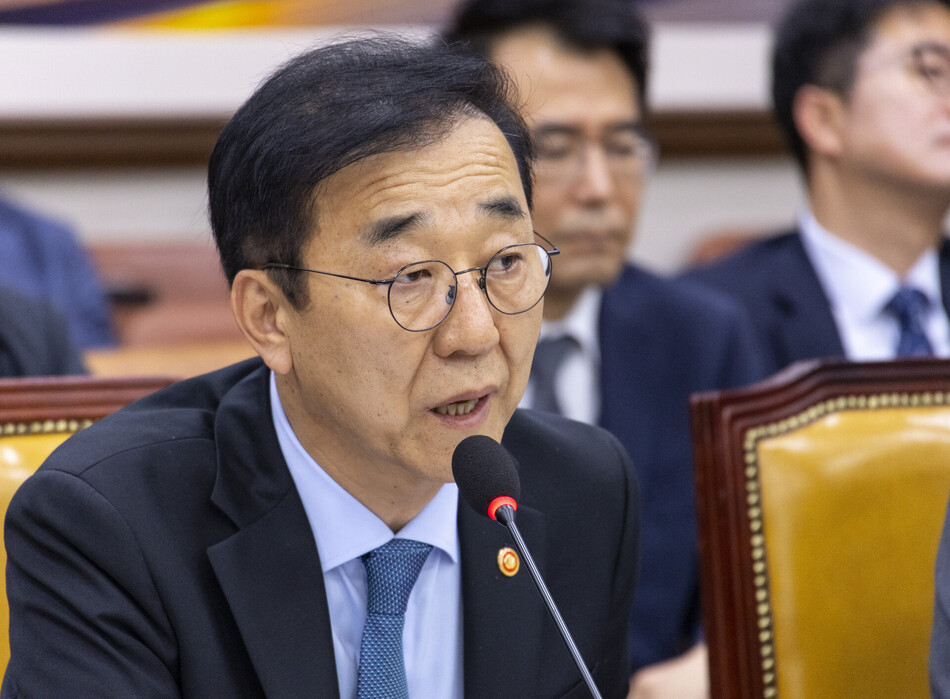 김윤덕 국토교통부 장관이 20일 국회에서 열린 국토교통위원회에서 열린 GTX-A 삼성역 공사 현장 철근 누락 관련 현안 질의에서 의원 질의에 답변하고 있다. 연합뉴스