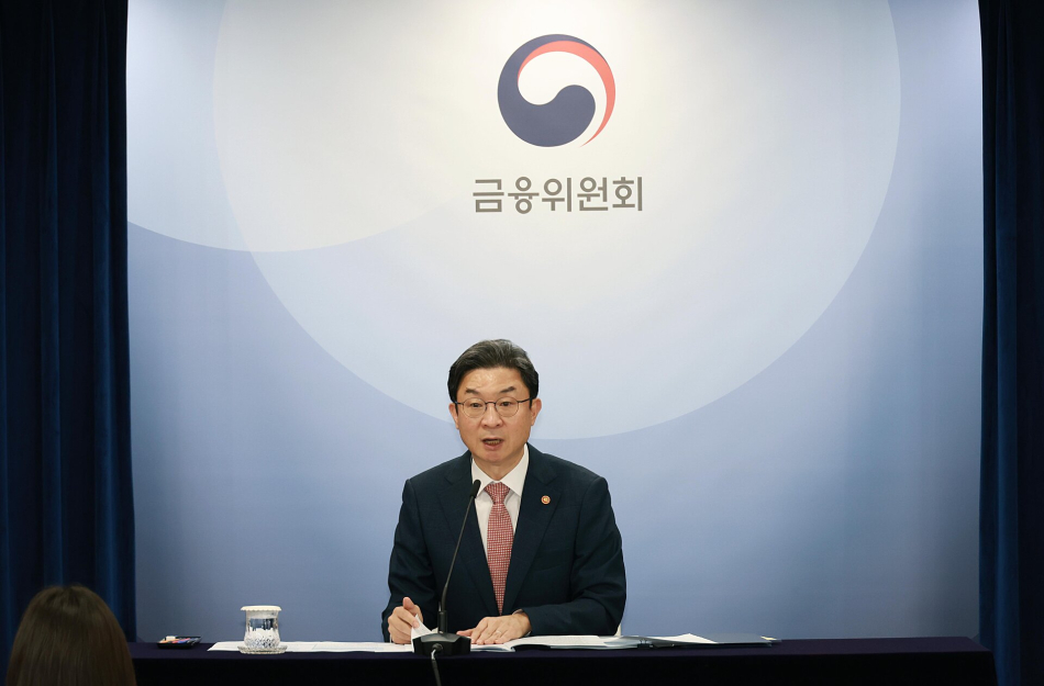 이억원 금융위원장이 21일 오전 서울 종로구 정부서울청사에서 개최한 출입기자단 간담회에서 발언하고 있다. 금융위 제공