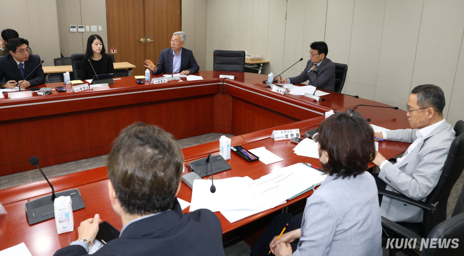 충남도는 21일 도청 중회의실에서 내포 종합의료시설 2단계 타당성 조사 및 기본계획 수립 용역 중간 보고회를 개최했다.