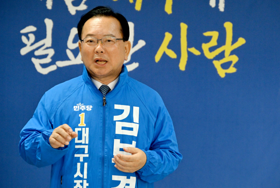 김부겸 더불어민주당 대구시장 후보가 18일 대구 달서구 선거사무소에서 쿠키뉴스와 인터뷰를 갖고 포즈를 취하고 있다. 박효상 기자