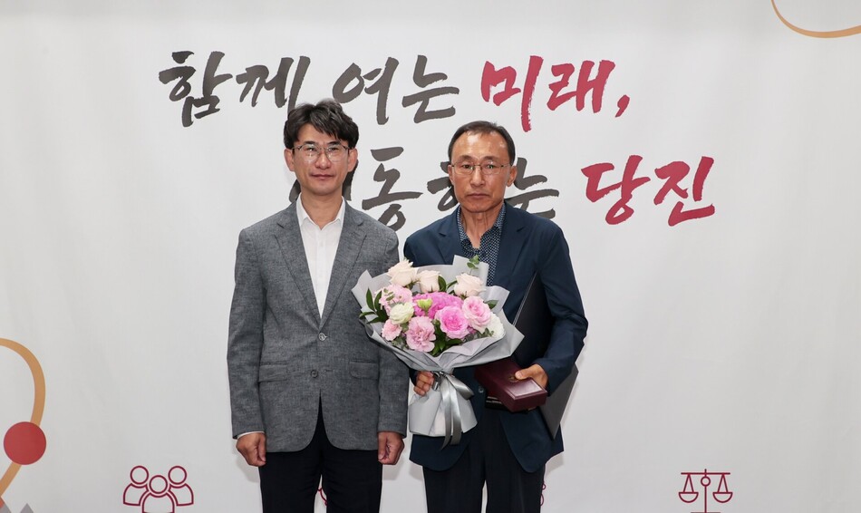 6.25 전쟁에 참전해 공을 세운 고(故) 남장우 하사의 화랑무공훈장을 조카 남기범씨에게 전달했다. 당진시