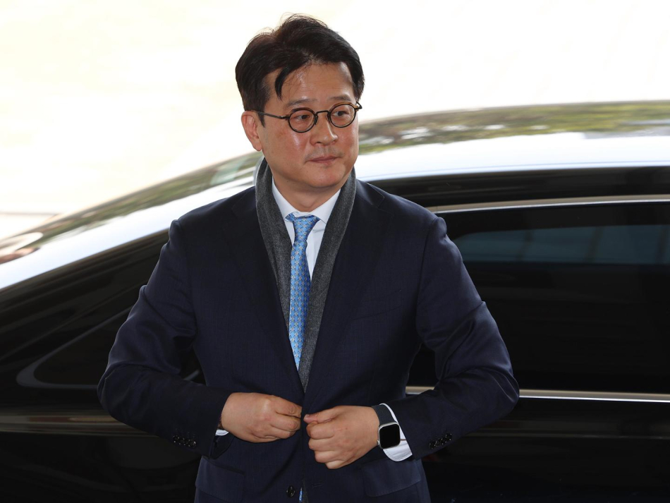 이창수 전 서울중앙지검장이 지난해 3월 탄핵소추가 기각된 뒤 서울중앙지검으로 출근하고 있다. 연합뉴스