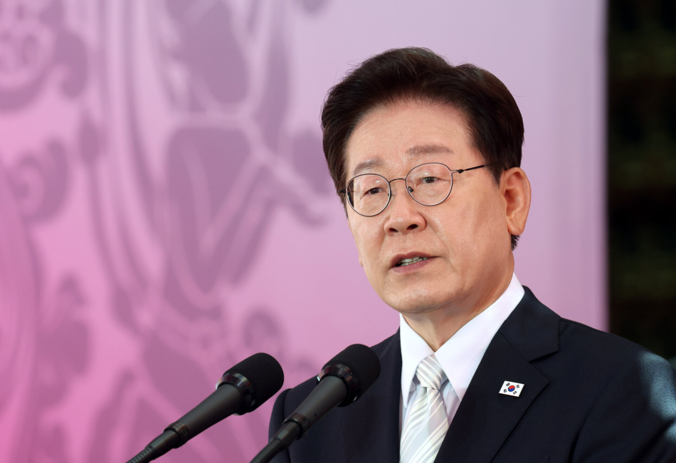 이재명 대통령이 24일 서울 종로구 조계사에서 열린 불기 2570년 부처님오신날 봉축법요식에서 축사하고 있다. 연합뉴스