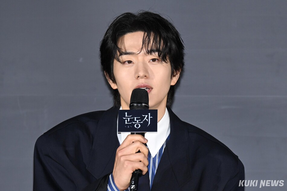 배우 이승룡이 26일 오전 서울 CGV 용산아이파크몰점에서 진행된 영화 ‘눈동자’ 제작보고회에서 발언하고 있다.