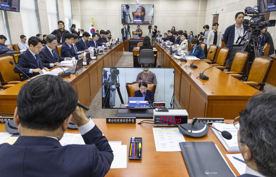 26일 국회에서 행정안전위원회 전체 회의가 열리고 있다. 연합뉴스