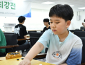 ‘천재 바둑 소년’ 유하준, 프로 데뷔전 승리…하찬석국수배 본선 진출