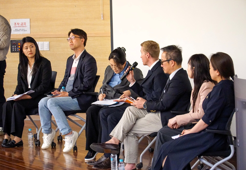 국립창원대 ‘AI시대 교육 포용성 모색‘ 포럼 참석 패널들이 발언하고 있다. 국립창원대학교 제공