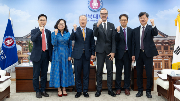 전북대학교는 글로벌 항공우주·방위산업 기업 탈레스코리아와의 미래 방산·우주산업 인재 양성에 협력을 확대하기로 했다. 전북대학교 제공