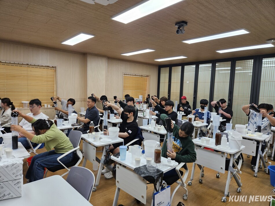 충남도립대 스마트팜학과는 최근 앵커(ANCHOR)사업과 연계해 상토 배합과 자가 액비 제조 실습교육을 실시했다.