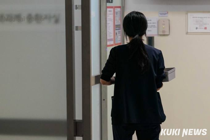 수도권의 한 병원에서 간호사가 이동하고 있다. 쿠키뉴스 자료사진