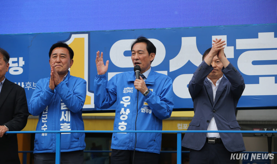 우상호 더불어민주당 강원도지사 후보가 28일 강원 화천군 읍내 화천농협 앞에서 김세훈 화천군수 후보 지원유세를 하고 있다.