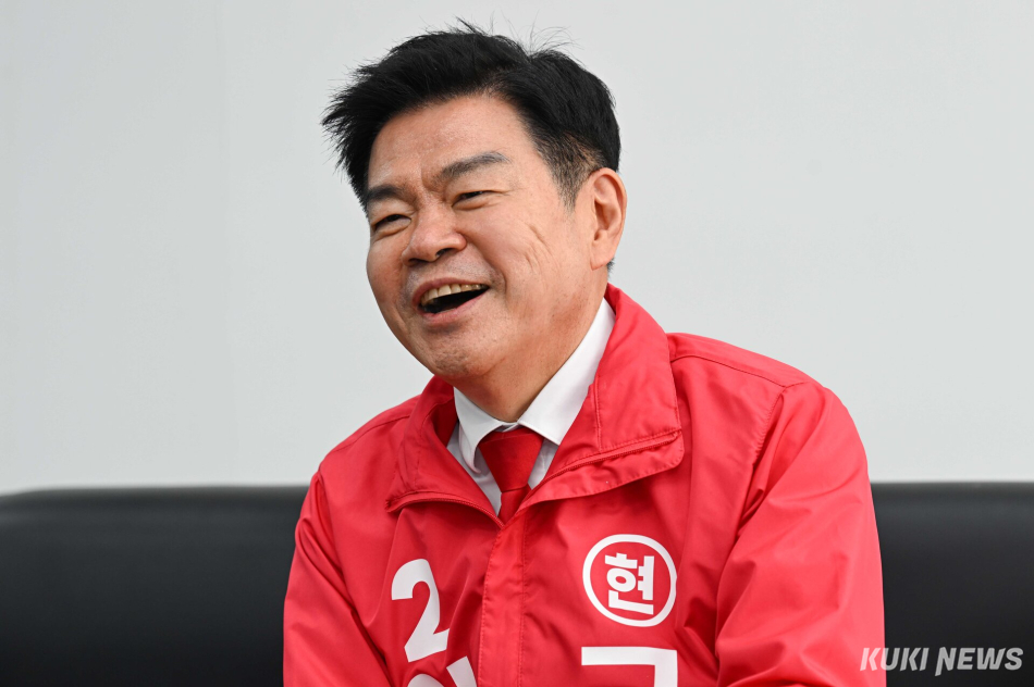 이필형 국민의힘 동대문구청장 후보가 지난 18일 서울 제기동 선거사무소에서 쿠키뉴스와 인터뷰하고 있다. 임은재 기자