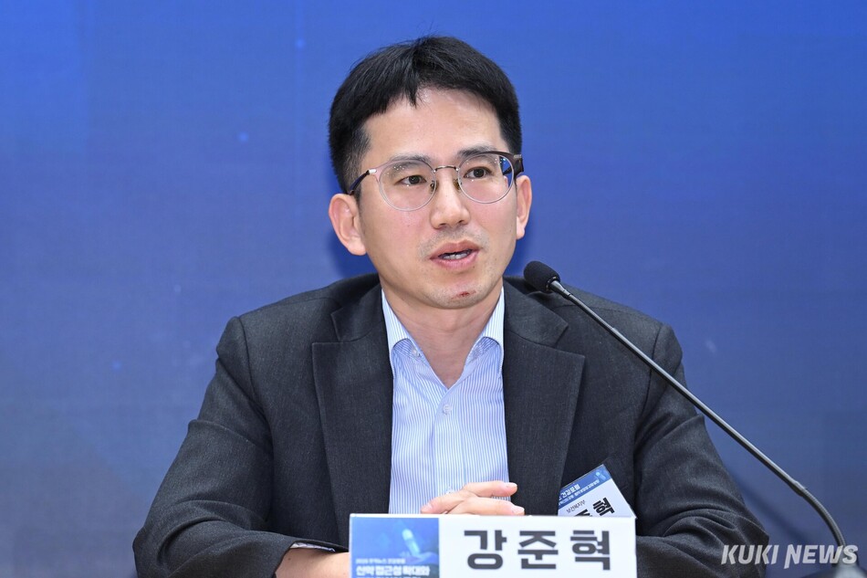 강준혁 보건복지부 보험약제과장이 29일 서울 여의도 국회의원회관에서 열린 ‘2026 쿠키뉴스 건강포럼‘ 토론에서 발언하고 있다.