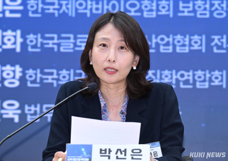 박선은 한국제약바이오협회 보험정책실장이 29일 서울 여의도 국회의원회관에서 열린 ‘2026 쿠키뉴스 건강포럼‘ 토론에서 발언하고 있다.