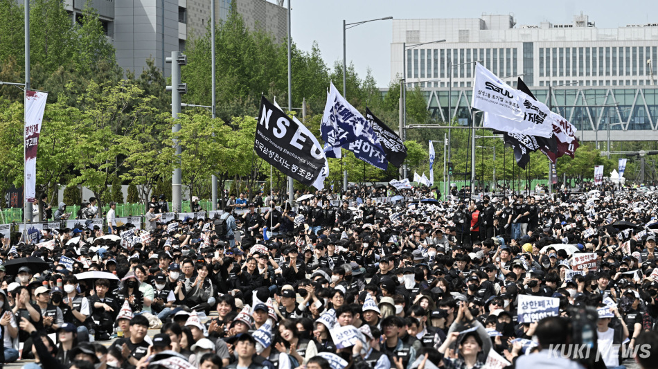 지난달 삼성전자 노조원 4만명이 모여 성과급 개선을 촉구하는 결의대회를 진행했다. 삼성전자 노조 쟁의 사상 가장 많은 인원이 모였다. 남동균 기자