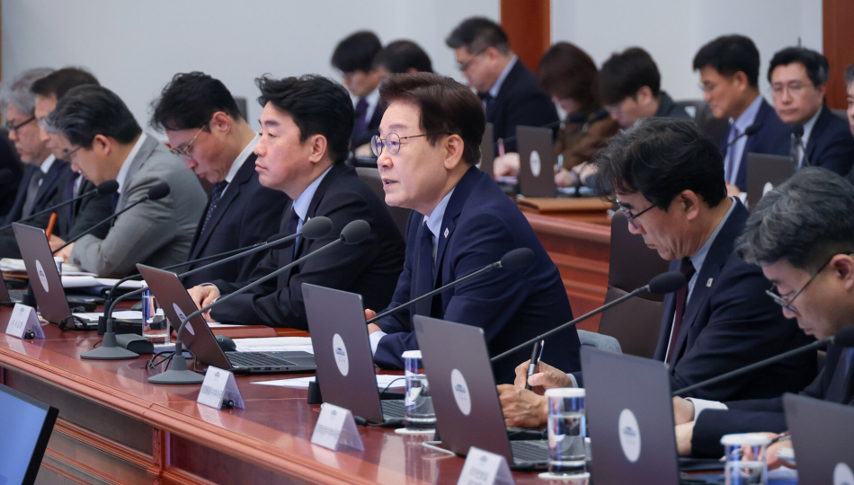 이재명 대통령이 28일 청와대에서 수석보좌관회의를 주재하고 있다. 연합뉴스