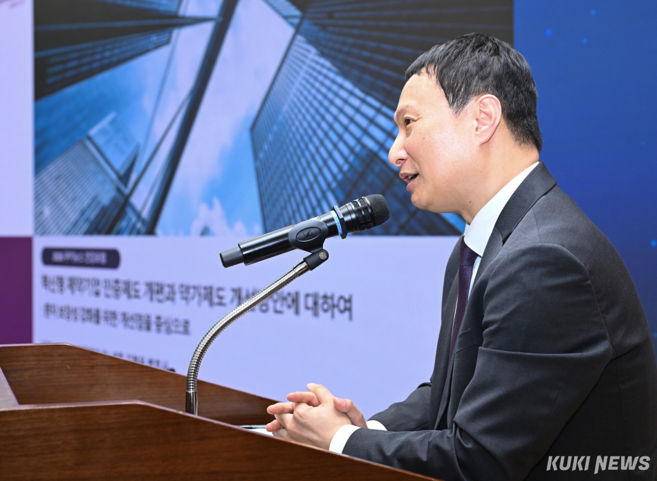 김현욱 법무법인 세종 변호사는 29일 국회에서 열린 쿠키뉴스 건강포럼에서 혁신형 제약기업 인증제도 개편과 약가제도 개선방안에 대해 발표하고 있다. 임은재 기자