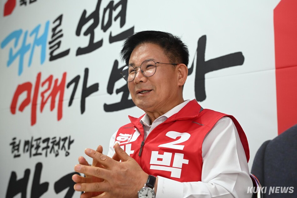 박강수 국민의힘 마포구청장 후보가 지난 27일 서울 합정동 선거사무소에서 쿠키뉴스와 인터뷰하고 있다. 임은재 기자