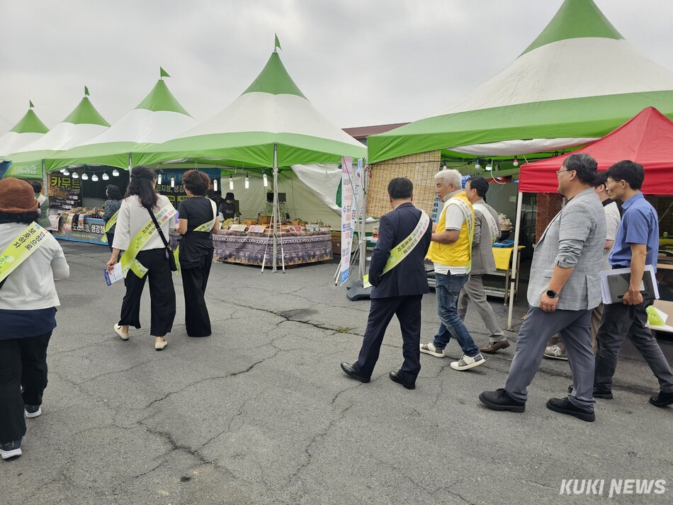 충남도는 29일 서천 장항항 일원에서 제16회 장항항 수산물 꼴갑축제를 맞아 바가지요금 근절 캠페인 및 현장 점검을 추진했다.