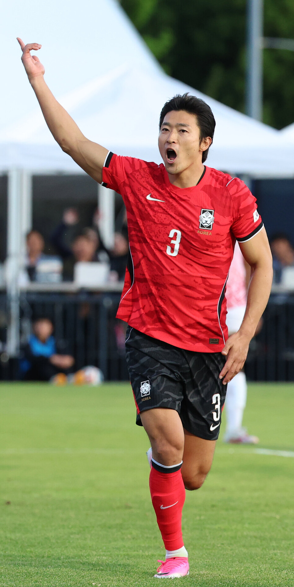 조규성이 31일 오전 10시(한국시간) 미국 유타주 솔트레이크시티의 브리검영대(BYU) 사우스필드에서 열린 트리니다드토바고와 A매치 평가전에서 골을 넣은 뒤 세리머니를 펼치고 있다. 연합뉴스