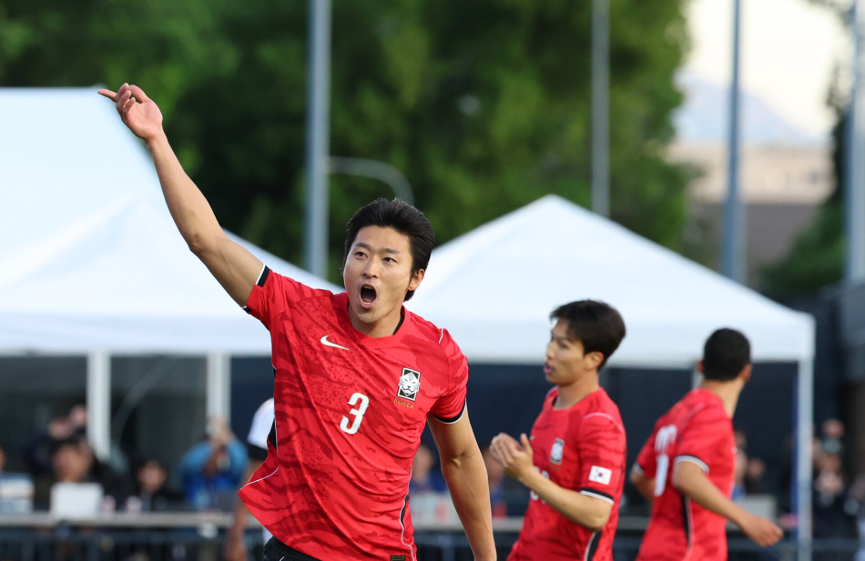 조규성이 31일 오전 10시(한국시간) 미국 유타주 솔트레이크시티의 브리검영대(BYU) 사우스필드에서 열린 트리니다드토바고와 A매치 평가전에서 골을 넣은 뒤 세리머니를 펼치고 있다. 연합뉴스