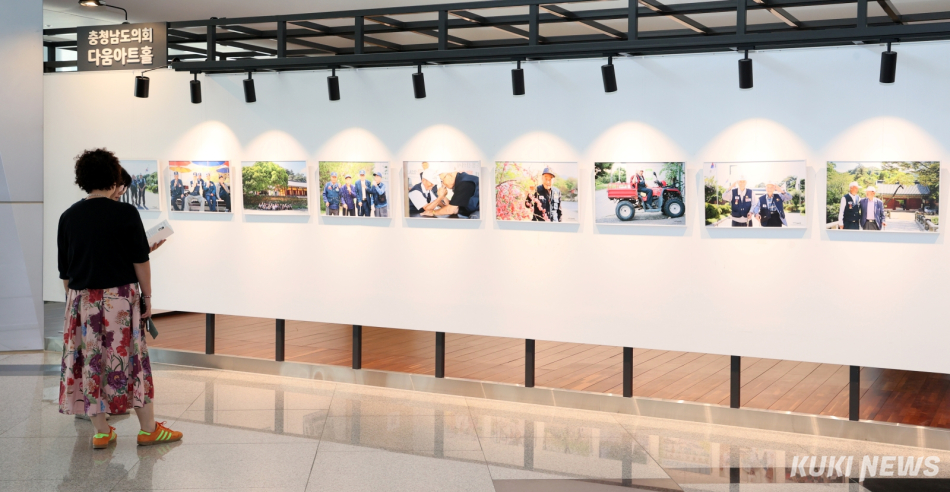 충남도의회는 6월 호국보훈의 달을 맞아 도의회 1층 다움아트홀에서 ‘나의 아버지, 나의 영웅’ 특별사진전을 개최한다. 충남도의회