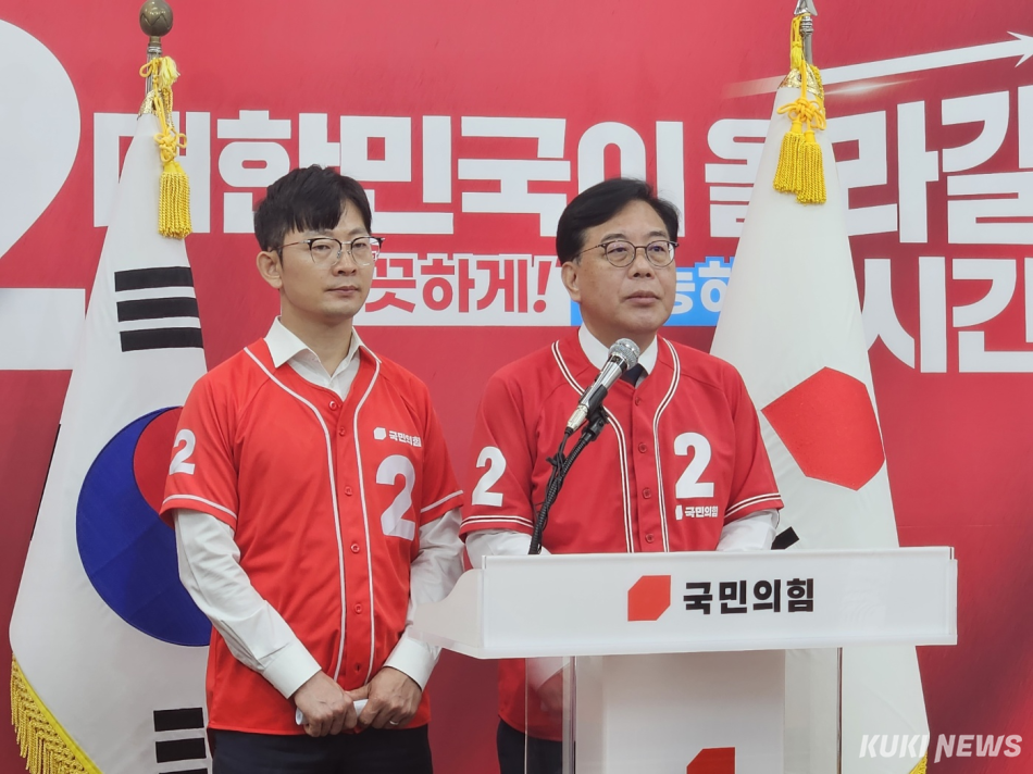 송언석 국민의힘 원내대표가 2일 서울 여의도 국회에서 기자회견을 열고 발언하고 있다. 이은서 기자