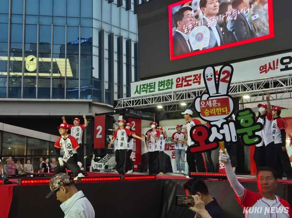 2일 서울 서대문구 신촌 스타광장에서 오세훈 국민의힘 서울시장 후보 피날레 유세가 열렸다. 권혜진 기자
