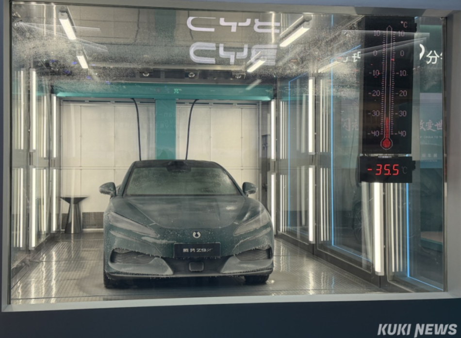 2026 베이징 국제모터쇼 BYD 부스에 전시된 ‘플래시 차저’ 기술. 송민재 기자