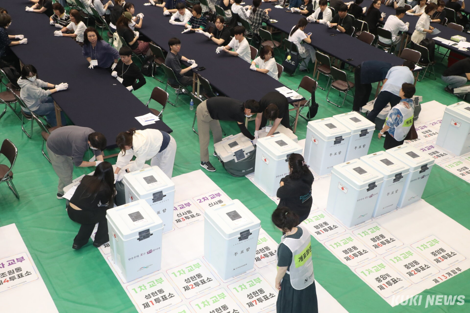 제9회 전국동시지방선거 개표. 사진공동취재단