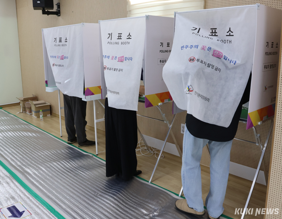 6‧3지방선거에서 더불어민주당이 전남광주 27개 기초단체장 중 22곳을 차지했다. 조국혁신당이 2곳에서, 무소속이 3곳에서 이겼다. 광주시 계림2동 행정복합센터 3층 다목적실에 마련된 투표소. /신영삼 기자