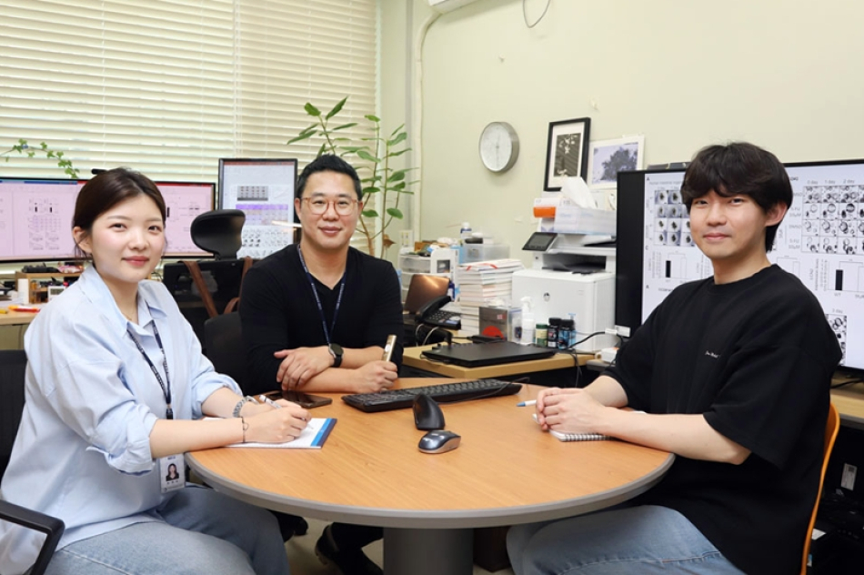 연구팀 단체사진(가운데 연구책임자 조현수 박사). 한국생명공학연구원