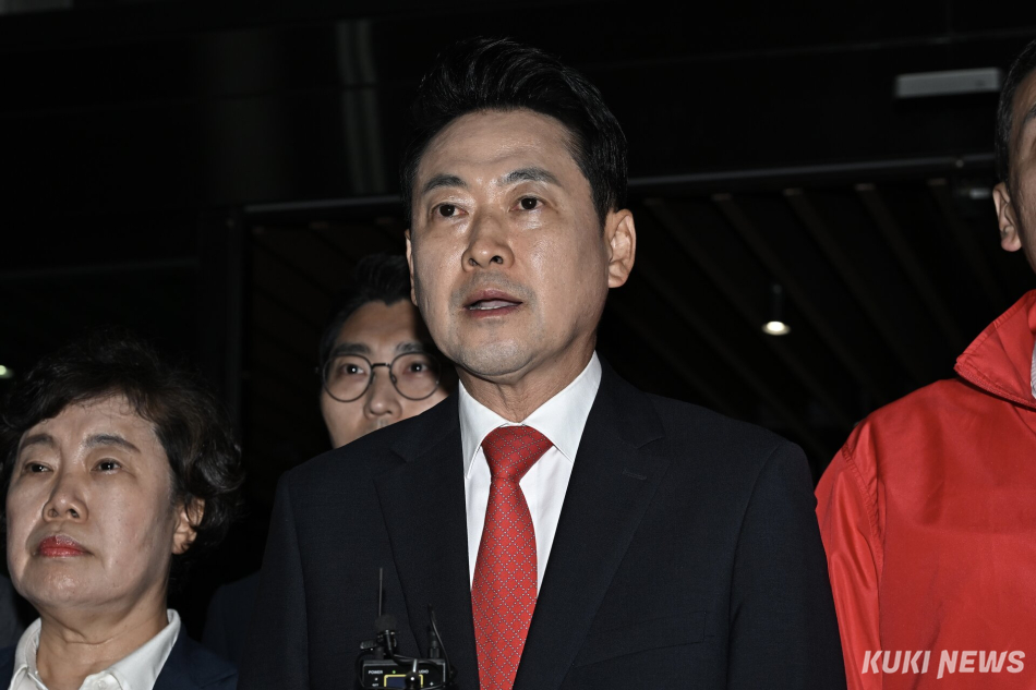 장동혁 국민의힘 대표가 3일 과천 중앙선거관리위원회를 찾아 발언하고 있다. 남동균 기자