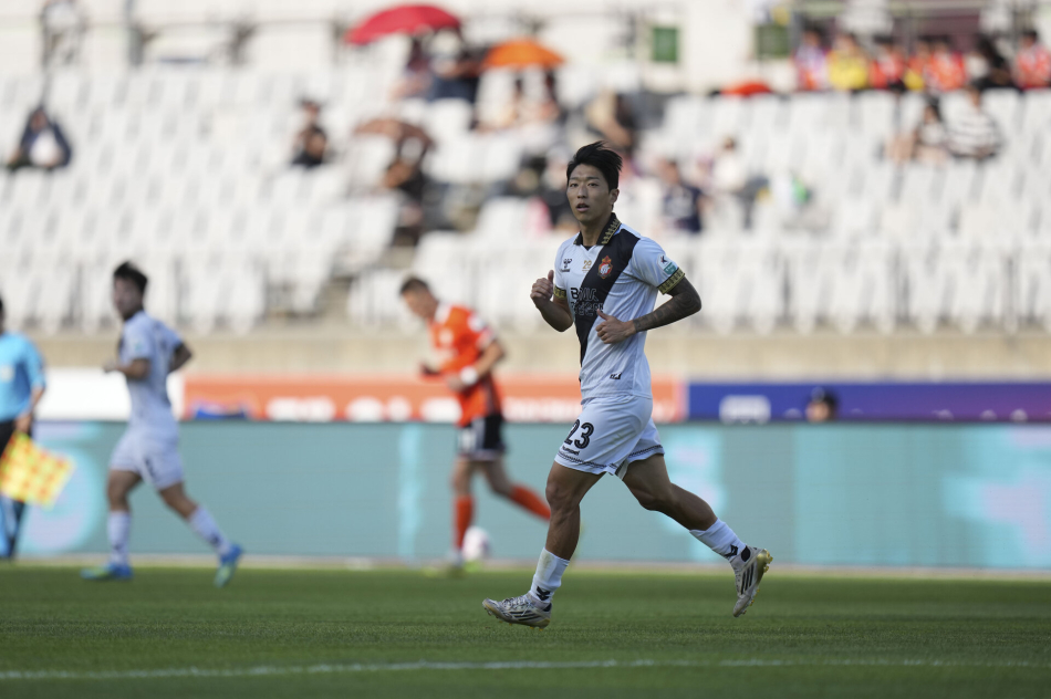 경남FC 권기표 선수가 화성FC와 14라운드 경기에 출전하고 있다. 경남FC 제공