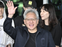 젠슨 황, 김포공항 통해 입국…국내 AI 협력 행보 시작 [쿠키포토]